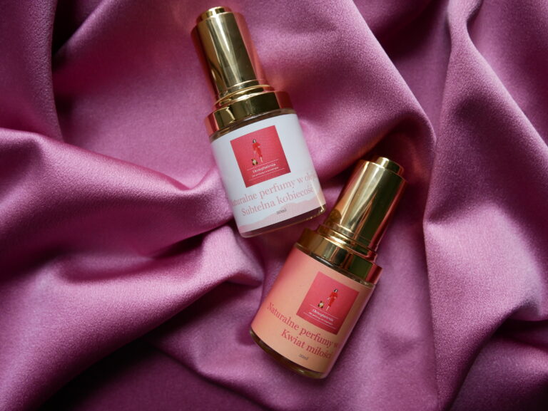 Read more about the article Trwałość perfum – od czego zależy i jak ją przedłużyć?